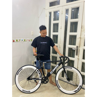 xe đạp thể thao fixed gear và single đen bóng bánh trắng 6 cm ( kèm strap và đồ lắp )