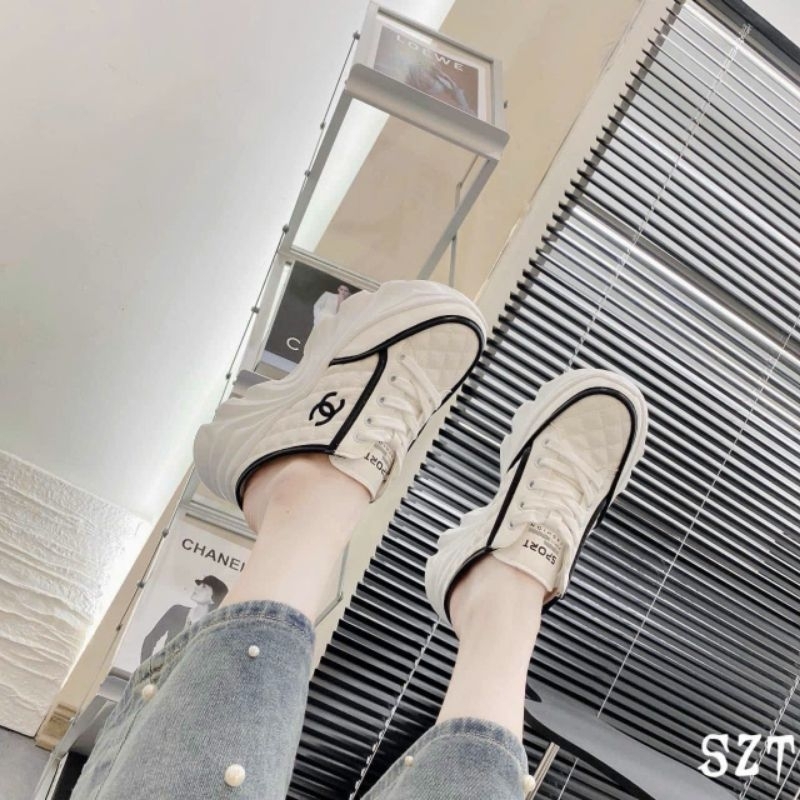 sục thể thao cn trắng dây đen