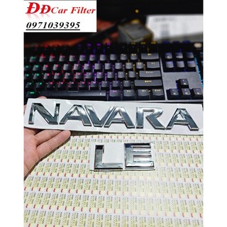 Chữ nổi NAVARA và LE được dán phía sau xe Nissan Navara
