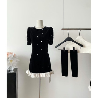 Váy nhung đính cườm kèm găng tay