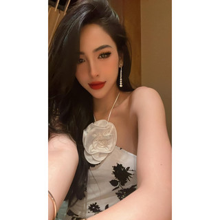 Đầm body yếm hoa ngực