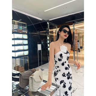 Đầm body yếm hoa ngực