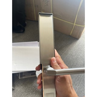  Ốp inox che mưa bảo vệ khóa vân tay cho cửa nhôm xingfa 