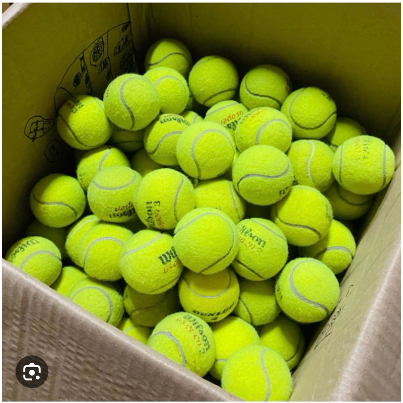 quả bóng tennis cũ