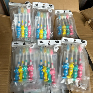 Bàn chải đánh răng trẻ em hình thú set 4 cái