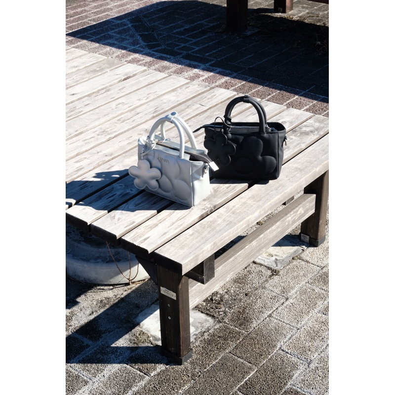 Túi Airbag Phiên bản hoa | Karatta Túi thiết kế | BigBuy360 - bigbuy360.vn