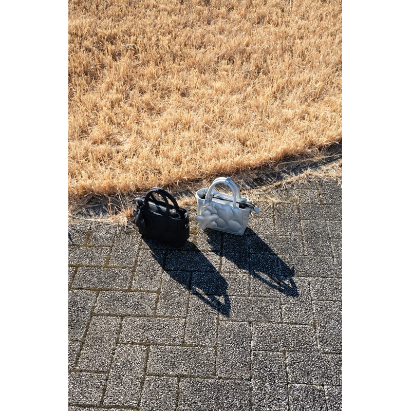 Túi Airbag Phiên bản hoa | Karatta Túi thiết kế | BigBuy360 - bigbuy360.vn