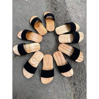 guốc bé quai nhung đen