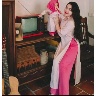 Áo dài gấm kèm khăn cho mẹ và bé gái