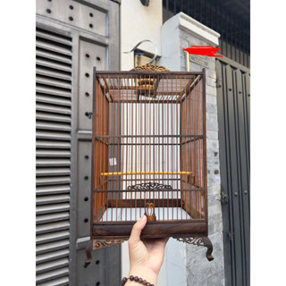 MS7- Lồng chim hút mật ráp sẵn gỗ muồng hoa văn, chạy chỉ đôi 25x42cm full phụ kiện(áo, nậm móc, cóng nước, 1 cầu)