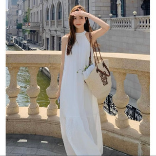 Đầm yếm đuôi cá dáng maxi dạo phố du lịch