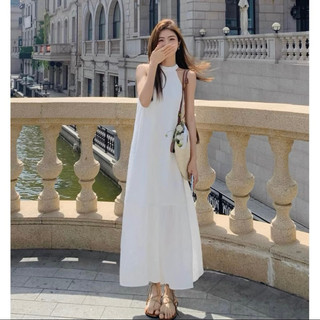 Đầm yếm đuôi cá dáng maxi dạo phố du lịch