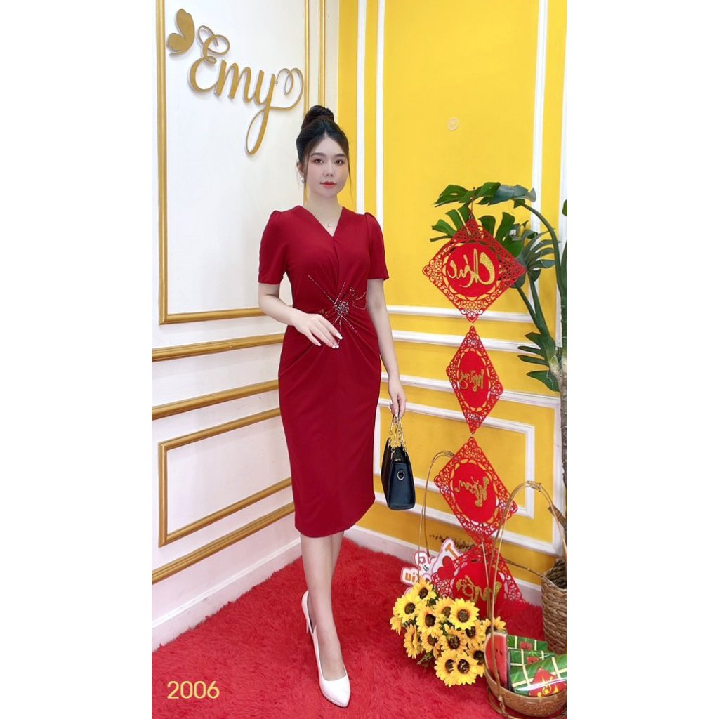Đầm EMY EM2006 Xoè Đỏ Xoắn Eo