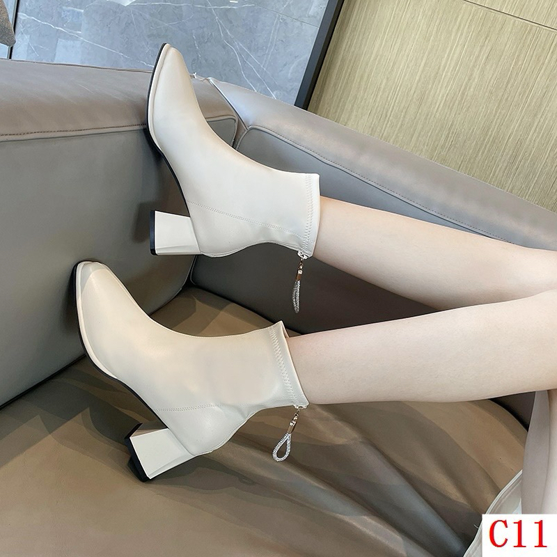 Boot thấp kiểu dáng móc khoá đế thấp 5cm lót lông