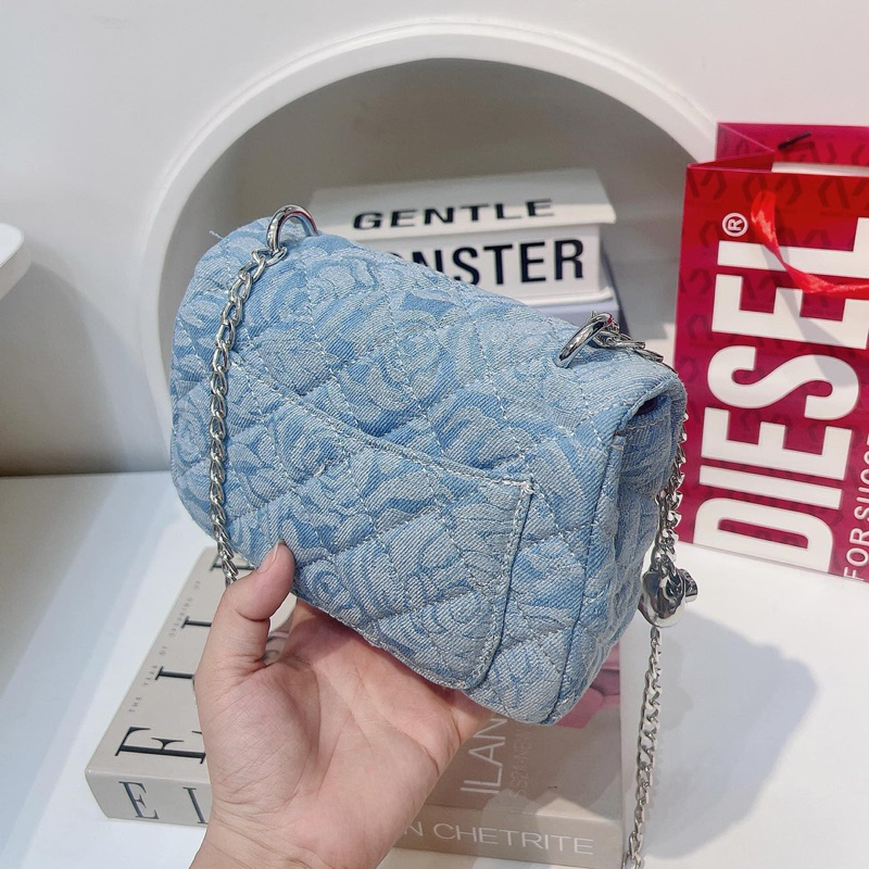 Túi X khoá bạc hoạ tiết hoa trà size 20