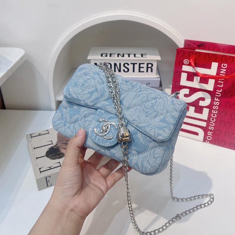 Túi X khoá bạc hoạ tiết hoa trà size 20