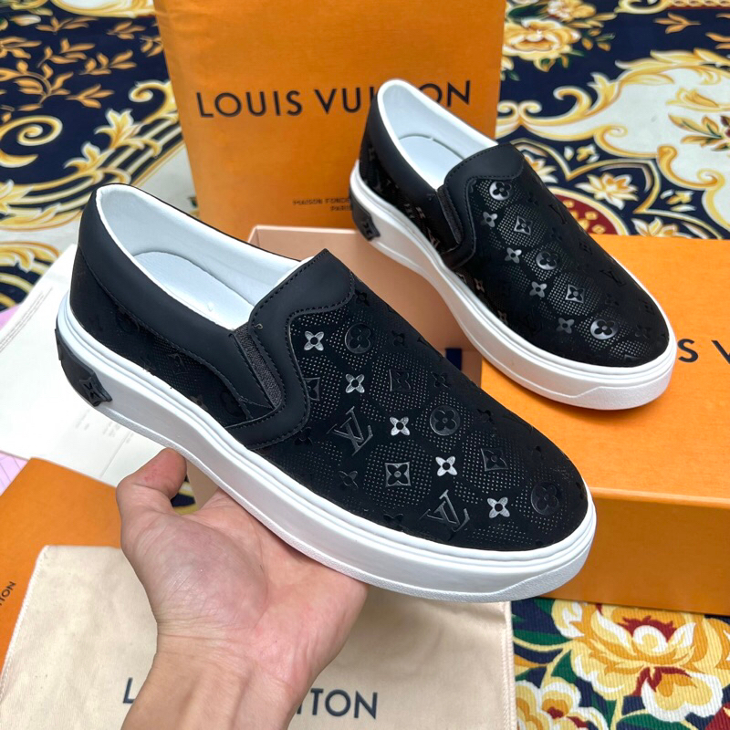 Giầy lười slipon nam nữ eo vì thiết kế phủ nhung lì dập vân hoa LV bóng gót tag logo cao su vòng cung đếncao su cap cấp