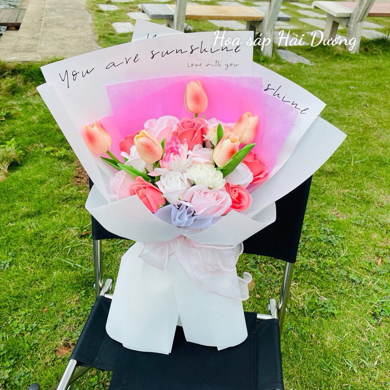 bó hoa mix màu cùng tulip gói đơn giản tặng người thương
