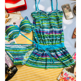 Set bikini 3 món gồm áo bikini, quần bikini và swimsuit
