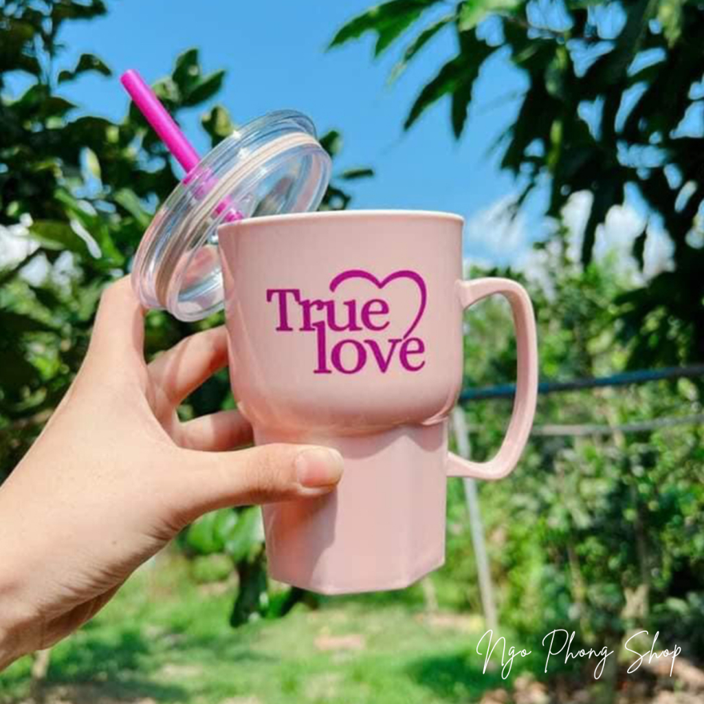Ly quai ống hút 550ml Tân Lập Thành, tay cầm tiện lợi. Họa tiết dễ thương kèm ống hút.