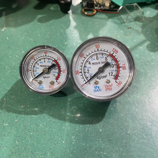  Đồng hồ đo áp suất khí nén 0-180psi 0-12bar 1   8 " chân ren 9mm và chân ren 13mm 