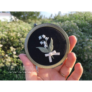 Gương handmade thêu tay hoa linh lan trắng