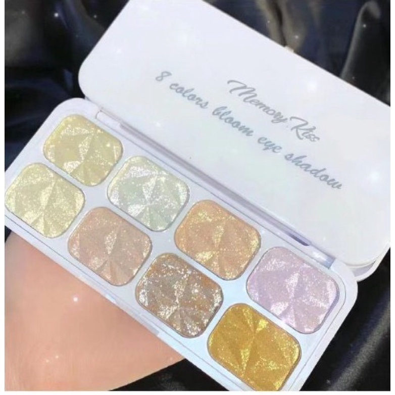 Phấn bắt sáng 8 ô Memory Kiss đẹp xuất sắc