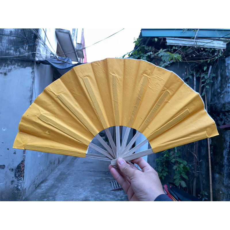Quạt giấy màu vàng ( sỉ sll và cực lớn ib )
