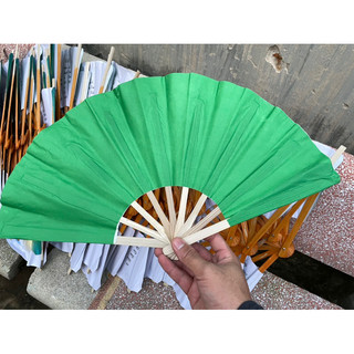 Quạt giấy màu xanh lá