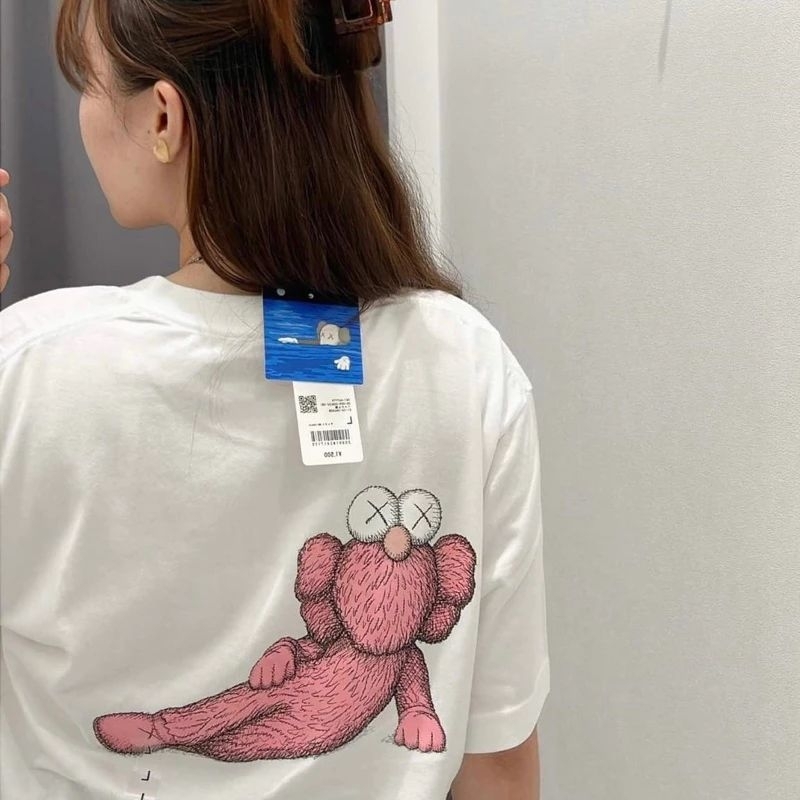 Áo thun họa tiết KAWS UT UNI.QLO