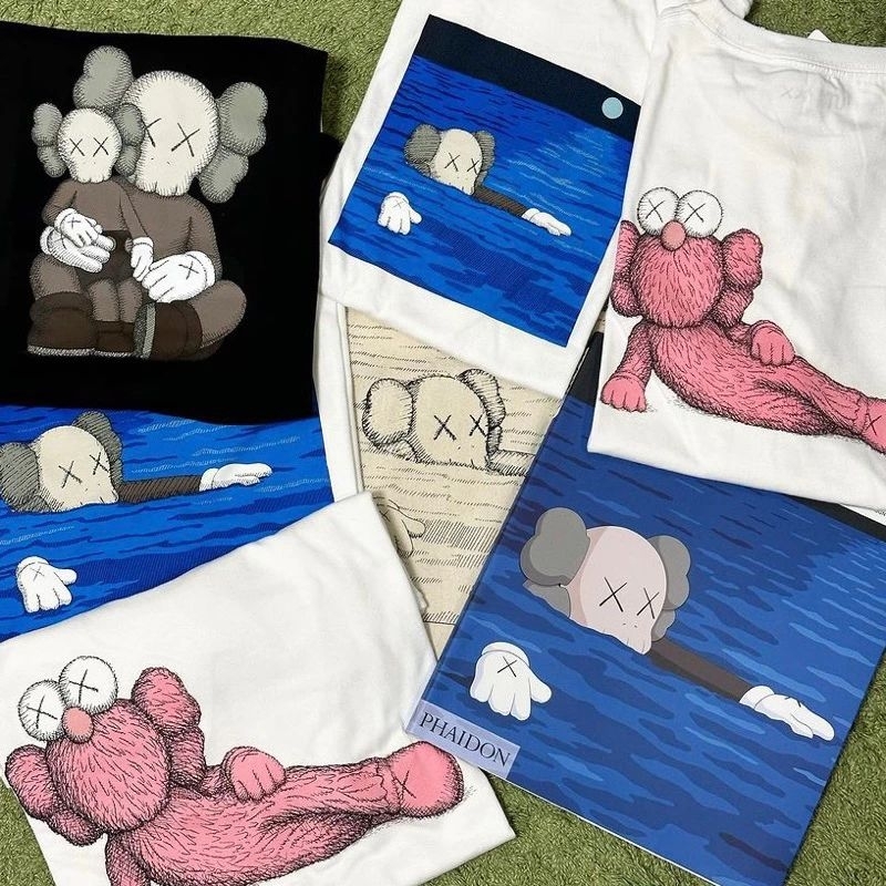 Áo thun họa tiết KAWS UT UNI.QLO