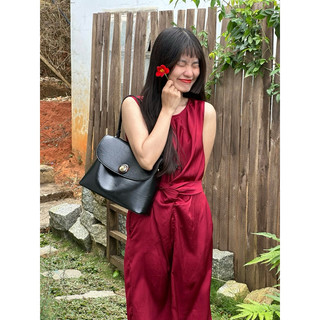 Đầm lụa xoắn eo