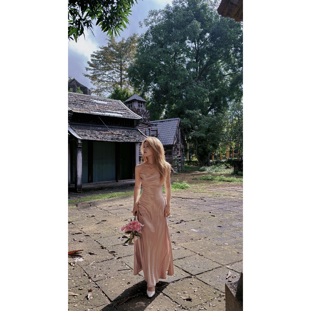 ĐẦM LỤA 2s cao cấp, xẻ đùi, chất lụa xin không xước, mềm mịn mát có size SML - HOLY DRESS | BigBuy360 - bigbuy360.vn