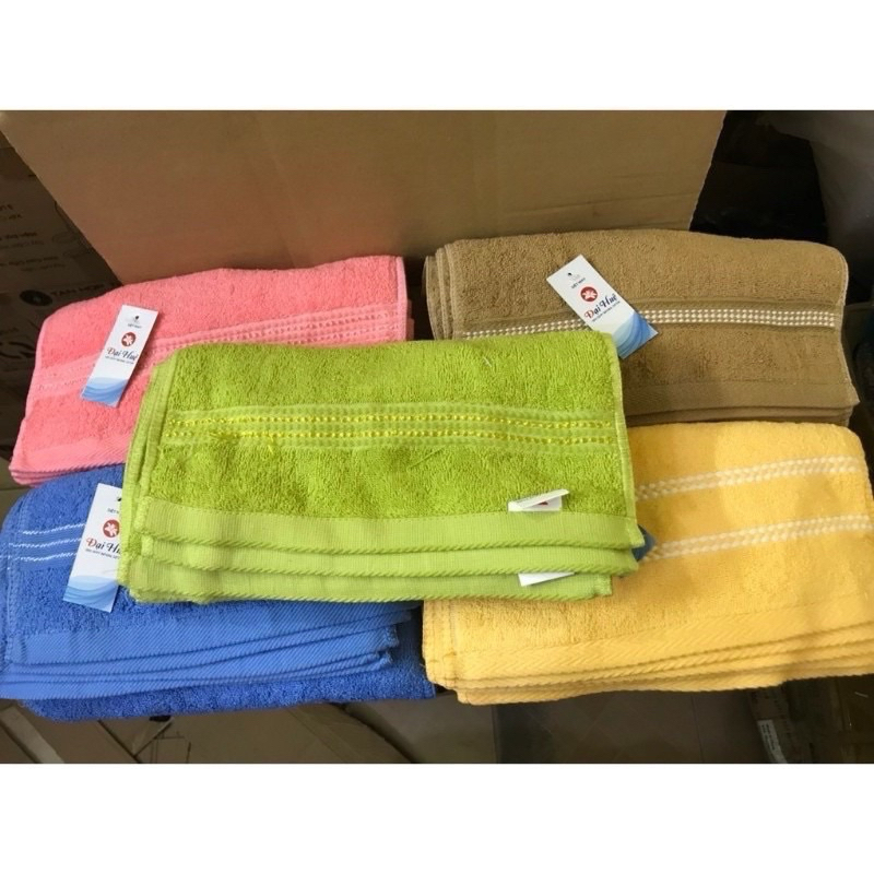 Khăn Mặt Cao Cấp 28 x 48cm ( Màu Ngẫu Nhiên )