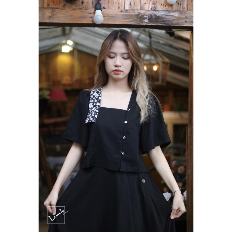 LAMLIY - Crop tay phồng cổ vuông hoa