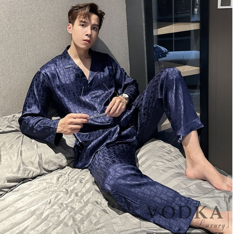 Đồ bộ nam pijama nam dài tay vải lụa gấm mềm mại, thoáng mát hoạ tiết sang chảnh D12 - Vodka Luxury