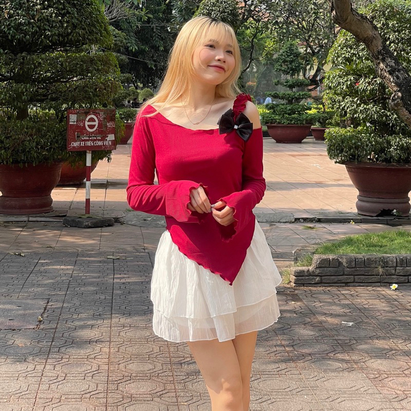 Áo kiểu lệch vai đính nơ vạt chéo tay dài dáng tiểu thư dễ mặc