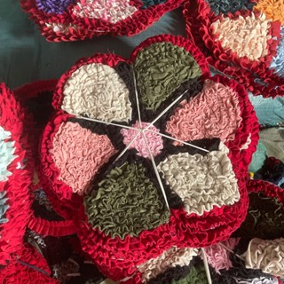 Thảm chùi chân nhà tắm hình bông hoa nhiều lớp vải xếp chồng nhiều màu sắc nổi bật của gia dụng Du Thủy - màu ngẫu nhiên