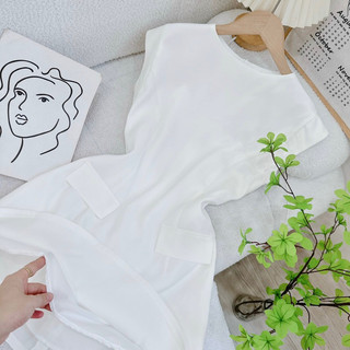 Đầm cổ tròn tiểu thư phối túi nắp