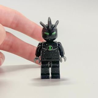 Minifigure Alien X ( Ben 10 ultimate alien toys )