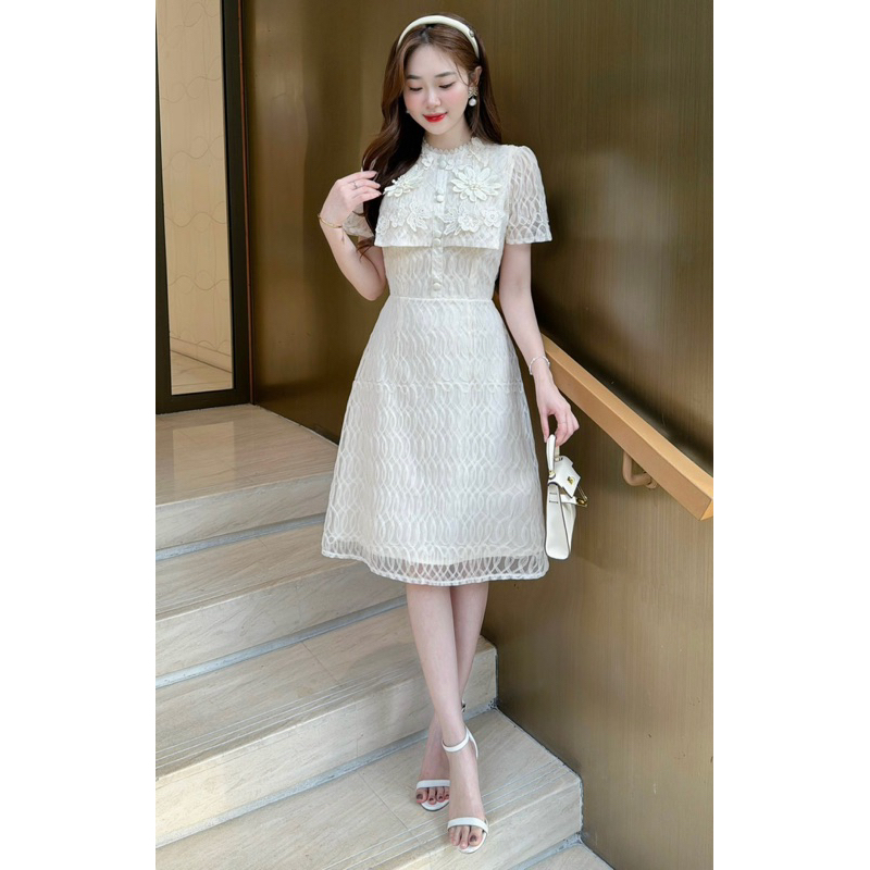 Váy ren đính hoa ngực thủ công nổi bật v444