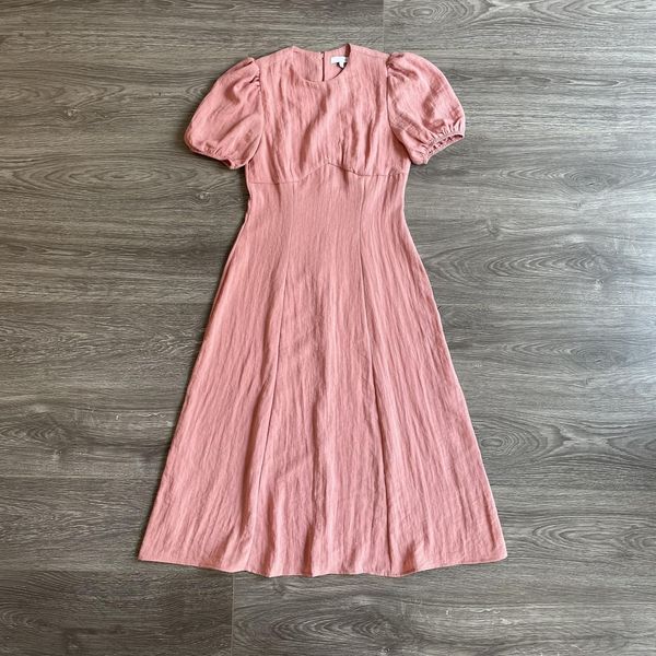 Đầm midi hồng dự tiệc