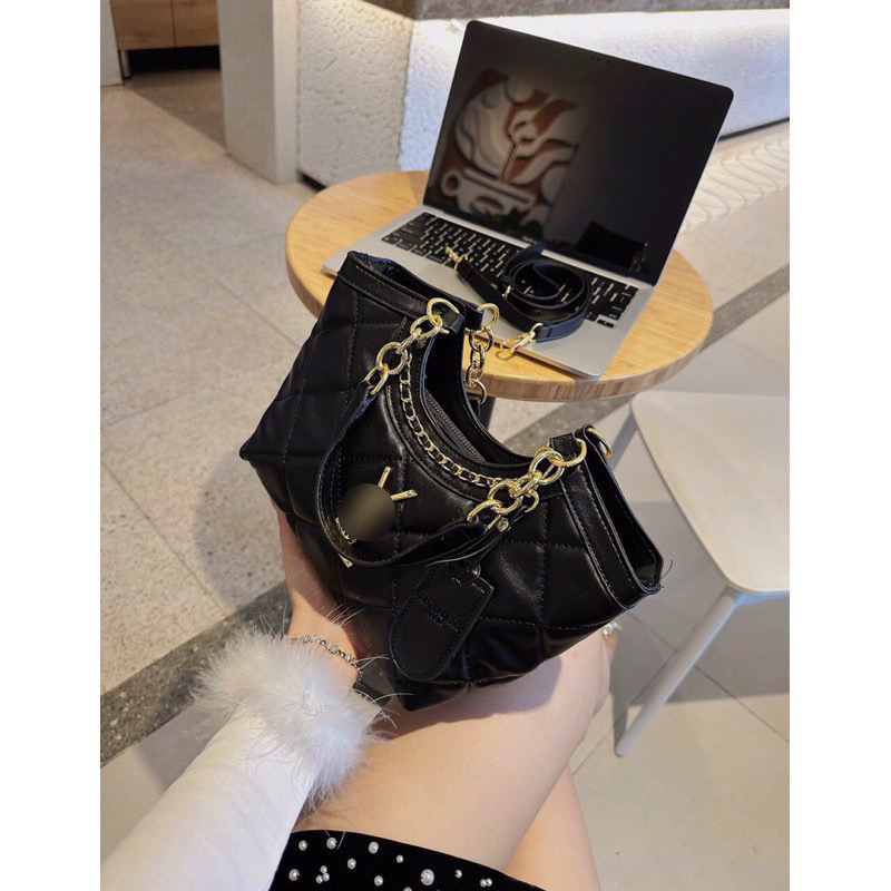 Túi công sở trần ô tag vàng size 27 da mềm lót nhung có dây đeo chéo