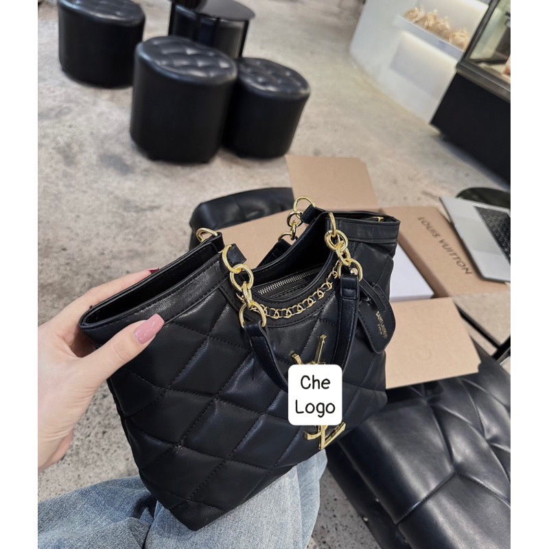 Túi công sở trần ô tag vàng size 27 da mềm lót nhung có dây đeo chéo