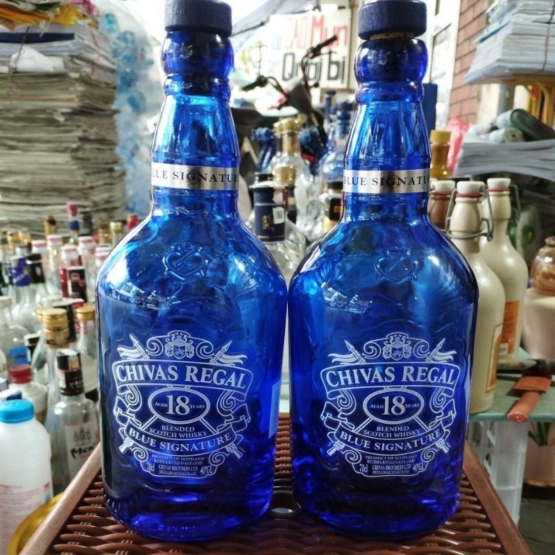 Vỏ chai rượu Chivas 18 trưng bày tủ rượu nhãn trước sau đẹp, đủ mã QR, không cổ bọc