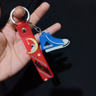 Móc khóa chiếc giày bata siêu dễ thương