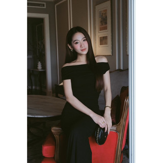 Đầm ôm body trễ vai