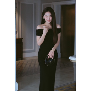 Đầm ôm body trễ vai