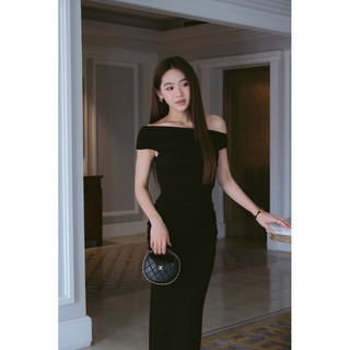 Đầm ôm body trễ vai