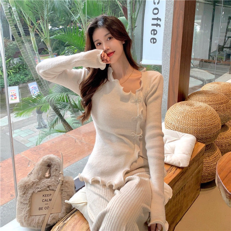 Áo len tiểu thư viền sóng